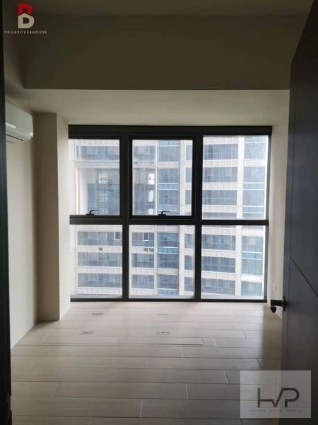 "For Rent: Uptown Ritz - 2 bedroom, semi-furnished with parking, 80sqm."04