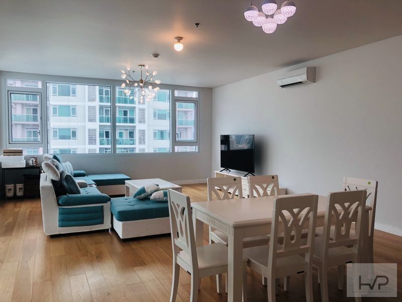 "For Rent: Park Terraces - 3 bedrooms, furnished with 2 parking, 220sqm"03