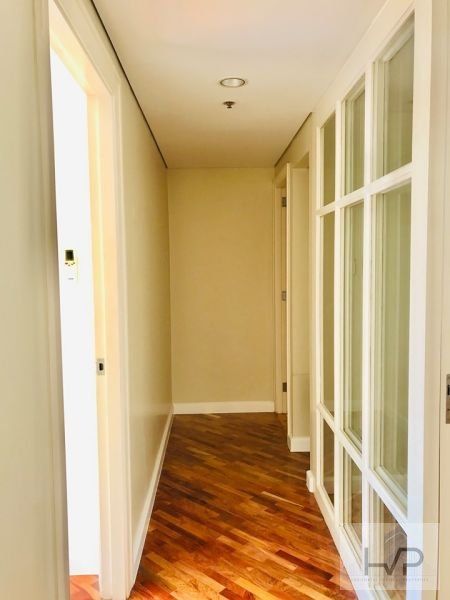 "The Manansala - 1BR w/ Den, 71sqm, Fully furnished w/ Parking, Rockwel"04