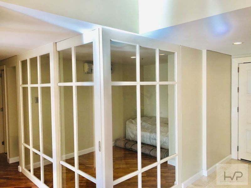 "The Manansala - 1BR w/ Den, 71sqm, Fully furnished w/ Parking, Rockwel"03