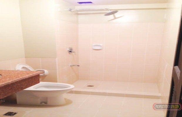 2BDR Condo with parking - Royal Palms04