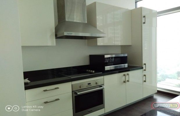 Semi-Furnished with 1 Bedroom and Balcony03