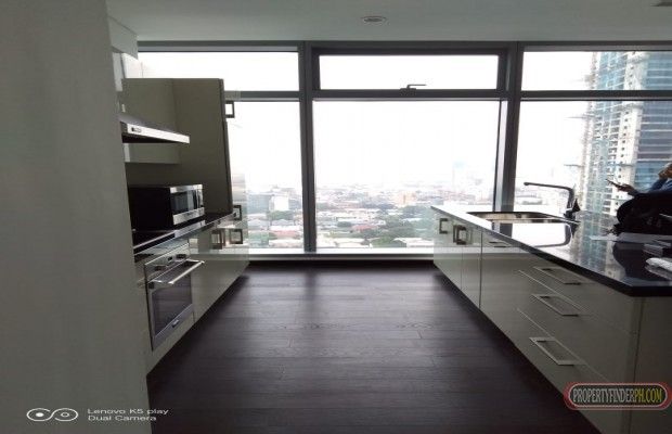 Semi-Furnished with 1 Bedroom and Balcony04