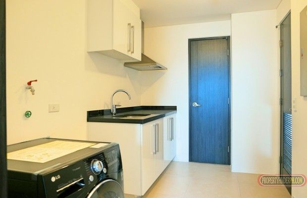 For Lease West Tower One Serendra03