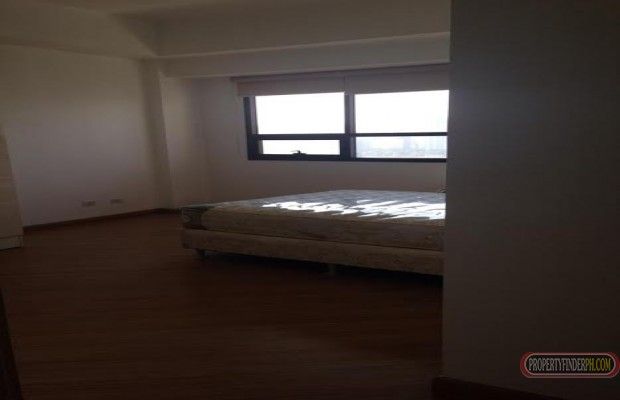 For Rent: Three Bedrooms Semi-Furnished in Icon Residences03