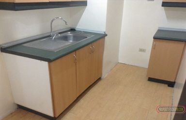 36 sq meter unfurnished Eastwood City studio unit with balcony for ren02