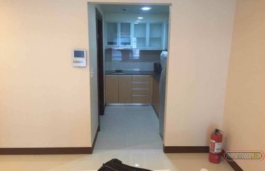 One Bed room unit with 1 parking slot @ Two Central Makati02