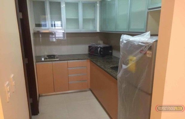 One Bed room unit with 1 parking slot @ Two Central Makati03
