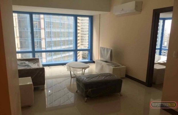 One Bed room unit with 1 parking slot @ Two Central Makati04