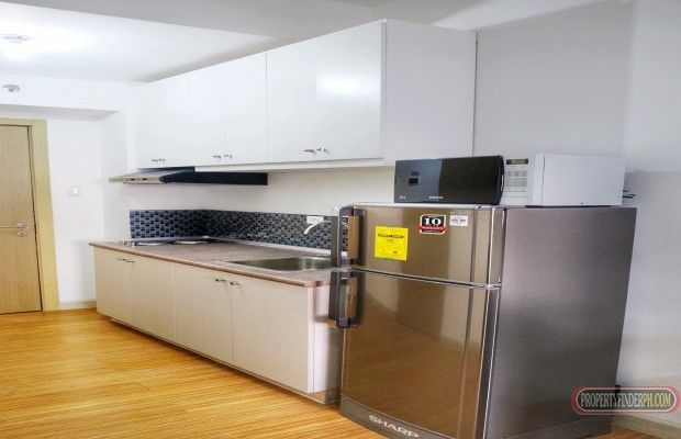 Fully Furnished 1BR with Balcony near Fort Bonifacio Global City04