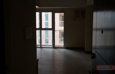 Mckinley Hill Condo For Rent in Venice Big Studio Type with Balcony02