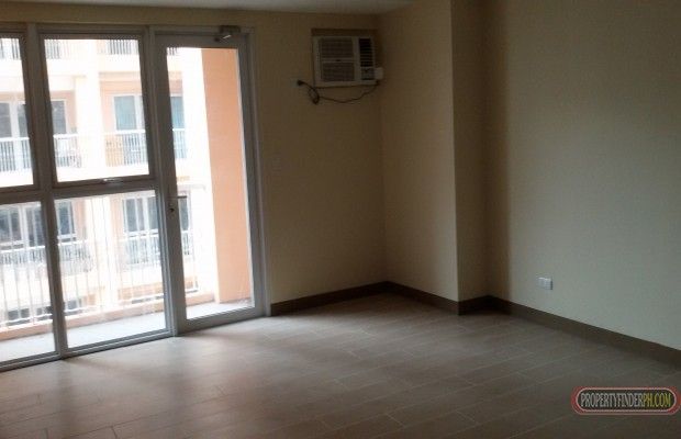 Mckinley Hill Condo For Rent in Venice Big Studio Type with Balcony04