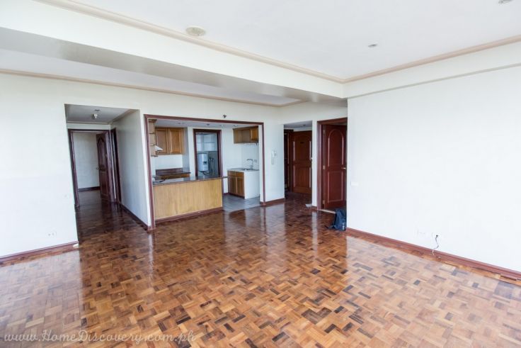 2Br Condo (Renaissance 3000)03