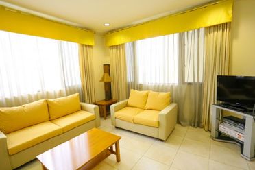 One bedroom unit in The Biltmore Tower for rent02