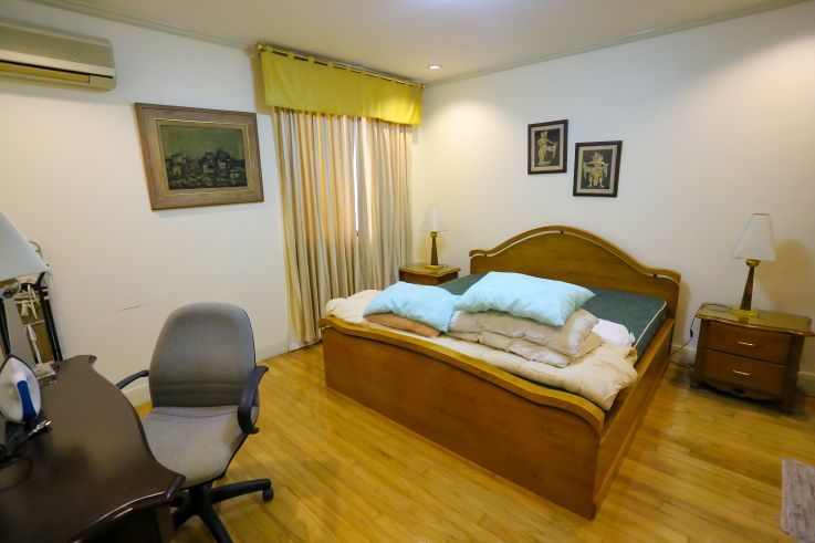 One bedroom unit in The Biltmore Tower for rent03