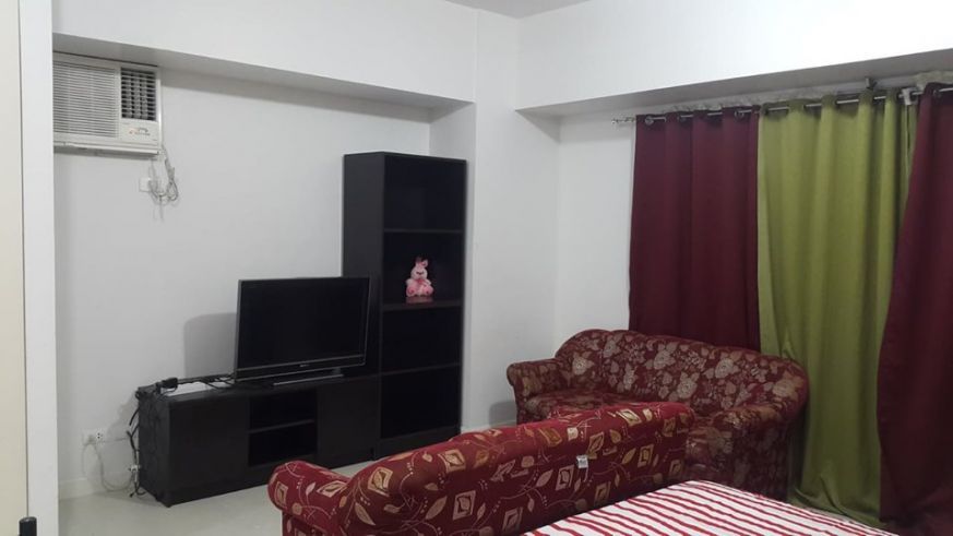 Studio Furnished Unit at Two Serendra Red Oak Tower Bonifacio Global C04