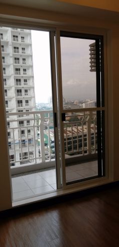 One Bedroom Unit For Rent in Lumiere Residences by DMCI04