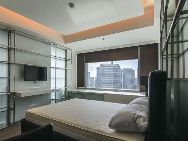 "1-bedroom, Fully-furnished condo unit for rent in Alphaland Makati Pla"04
