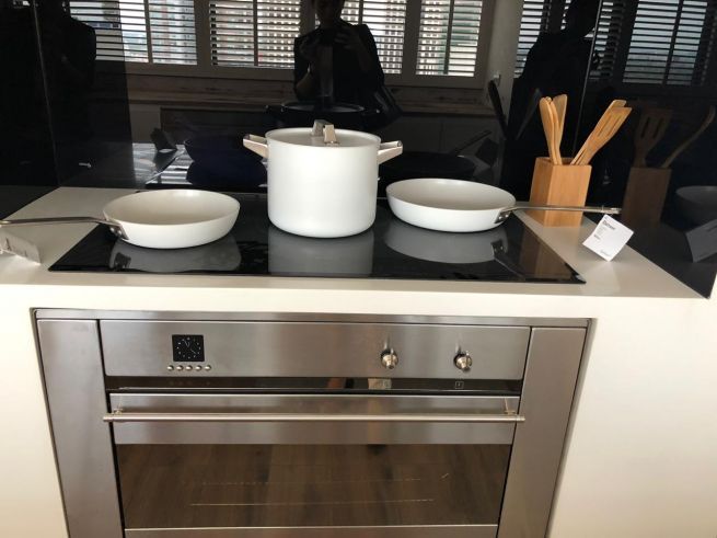 Stylish Modern 2 Bedroom Unit for Sale in Arya Residences04