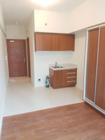 Studio Unit For Rent in Eton Tower Makati03