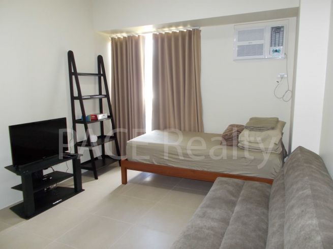 1BR in the heart of BGC with parking for rent01
