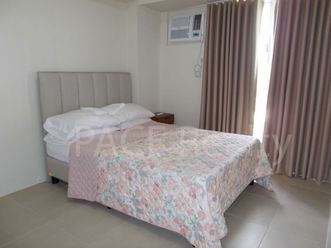 1BR in the heart of BGC with parking for rent02