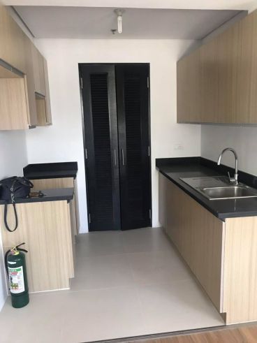 FOR RENT 1BR unit with balcony in One Maridien03