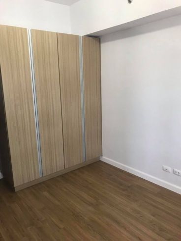 FOR RENT 1BR unit with balcony in One Maridien04
