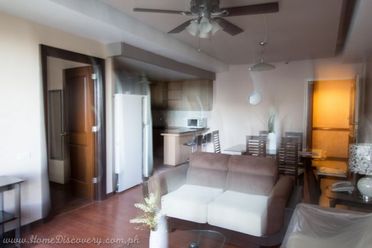 1Br Condo (Renaissance 3000)02