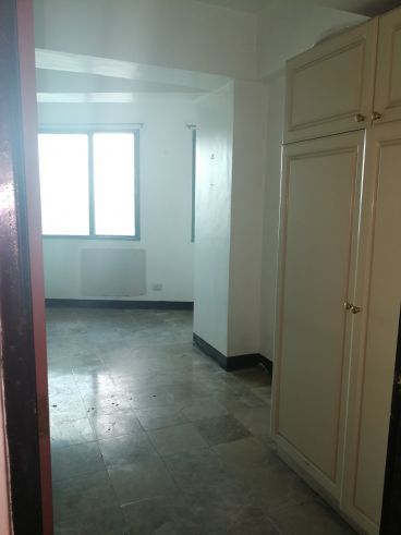 2 Bedroom Unit for Rent in Burgundy Westbay Tower03
