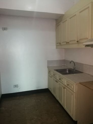 2 Bedroom Unit for Rent in Burgundy Westbay Tower04