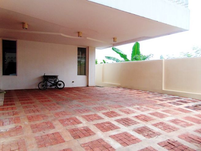 "House for Rent with Swimming Pool in Banilad, Cebu City"03