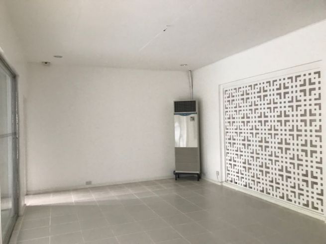 Bungalow House For Rent in Bel Air03