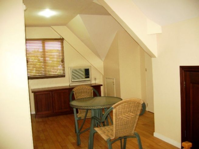 "Townhouse for Rent with 3 Bedrooms in Banilad, Cebu City"03