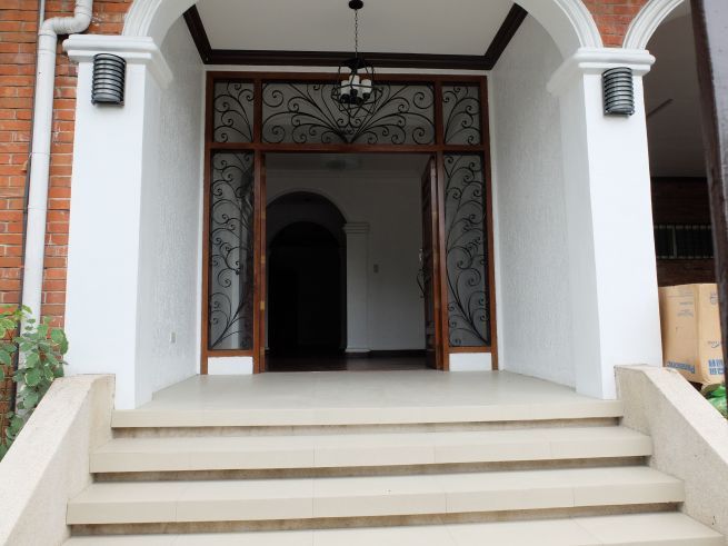 "Alabang Hills house for rent near San Beda College, walking distance."03