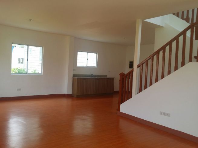 "House and Lot for Rent 4BR, 3TB, Car Garage, Semi-furnished"04