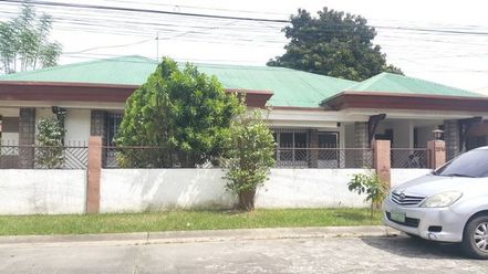4 Bedroom Spacious Corner Bungalow House in Balibago02