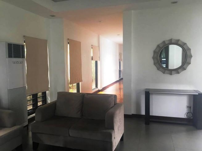 House and lot with swimming pool for rent - 75K03