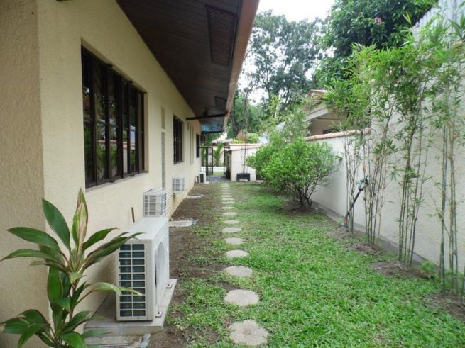 Furnished Bungalow House In Angeles City For Rent With Pool04