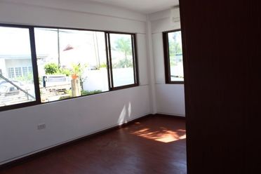 4-Bedroom Brand New Modern House02