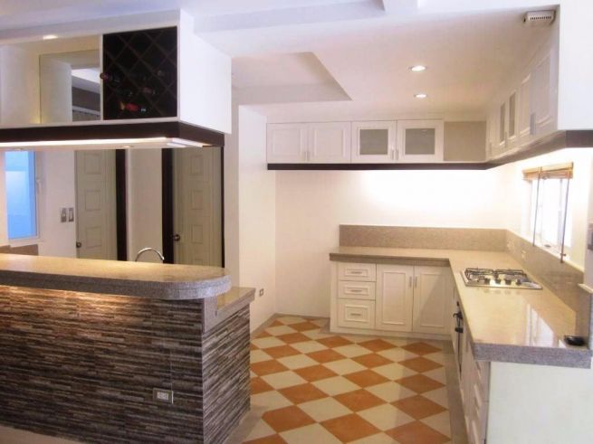 4 Bedroom 3 storey town house and lot for Rent in angeles city03