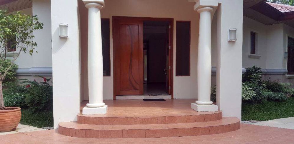 3 Bedroom House and Lot for Rent in Dasmarinas Village Makati(All Dire04