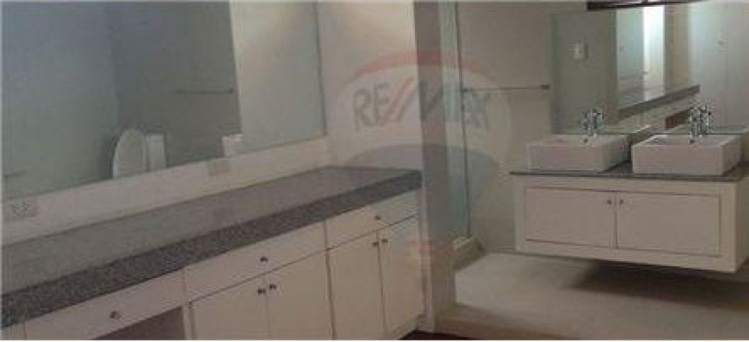 "Detached - For Rent/Lease - Makati City, Metro Manila, NCR"03