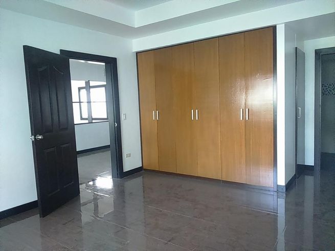 Brand New 3 Bedroom House with Pool near Clark for Rent03