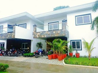 4 Bedroom Luxury Furnished house in Hensonville02