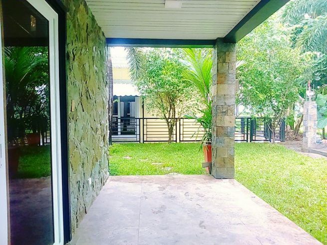 4 Bedroom Luxury Furnished house in Hensonville03