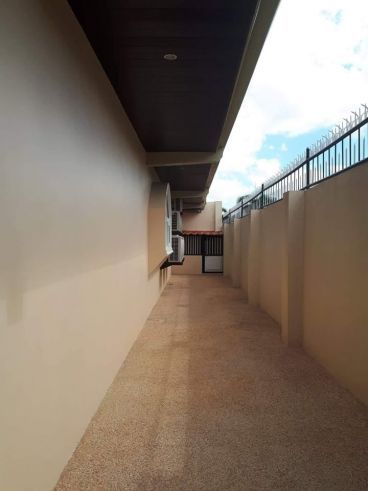 Spacious Modern House and Lot With 4 Bedrooms Unfurnished For Rent03
