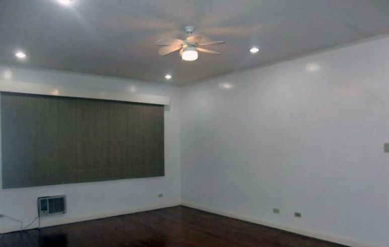 Well-Maintained 4 Bedroom House for Rent in Urdaneta Village Makati(Al03