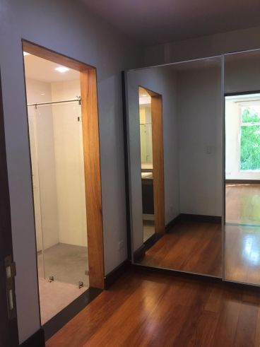 "5Br House and Lot. St. Ignatius Village, Quezon City"04