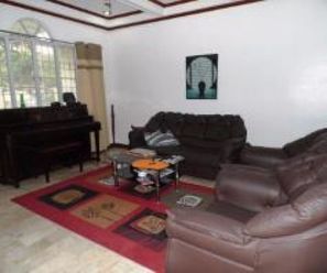 Furnished 3 Bedroom House and Lot with big yard for Rent in Angeles Ci02